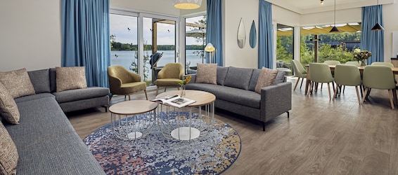 Exclusive Lakeside cottage 