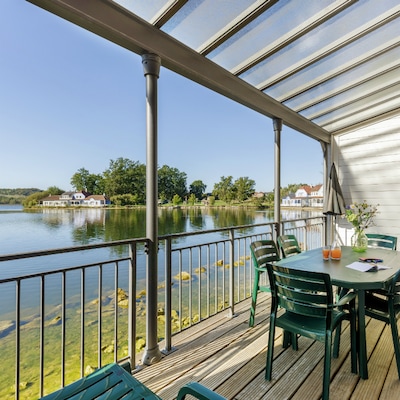 Premium Lakeside cottage